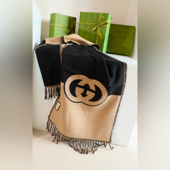 Authentic GUCCI scarf black beige classic GG - Picture 3 of 4